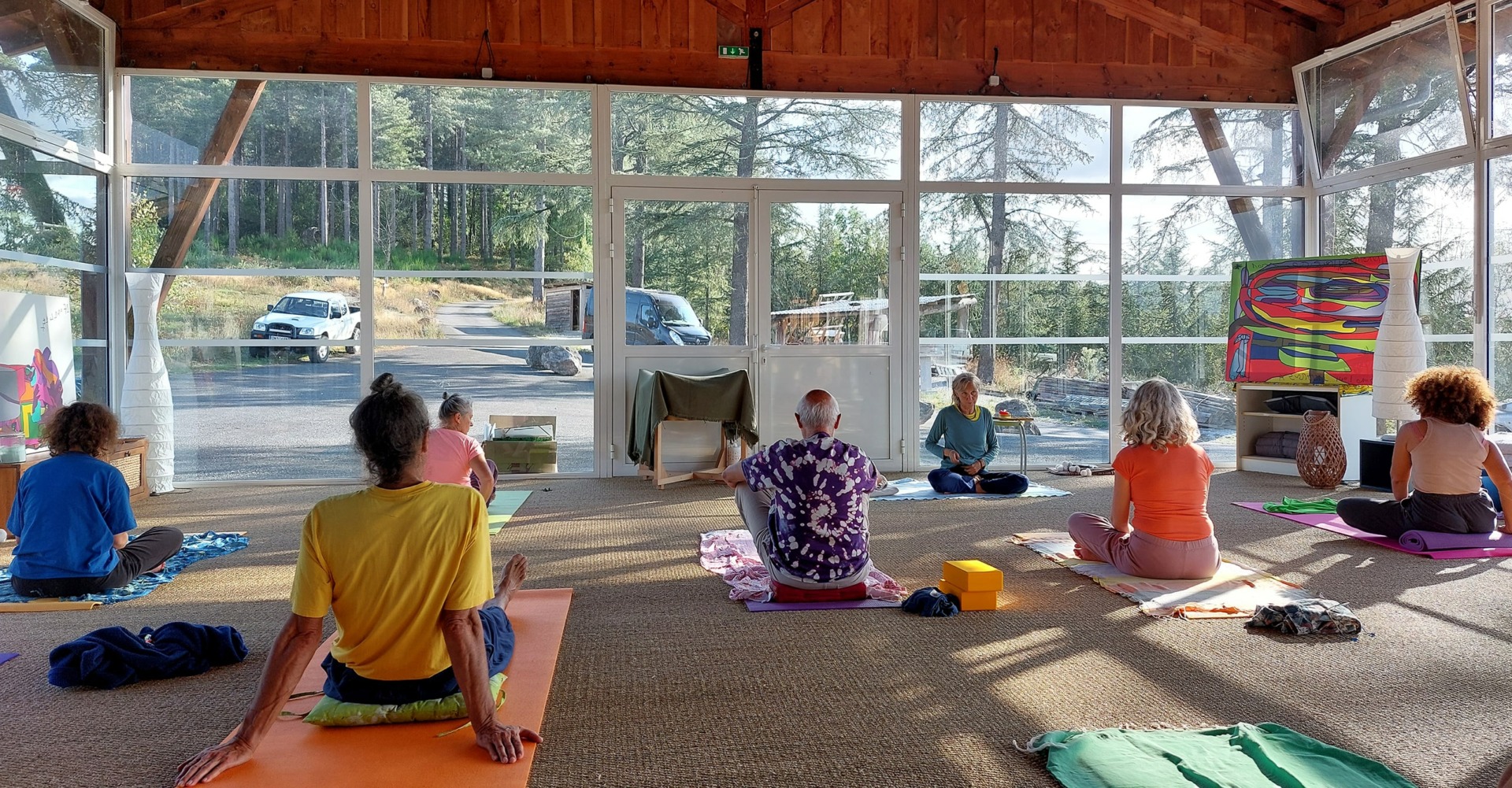 Lalitha Berton enseigne le Yoga lors d'un stage