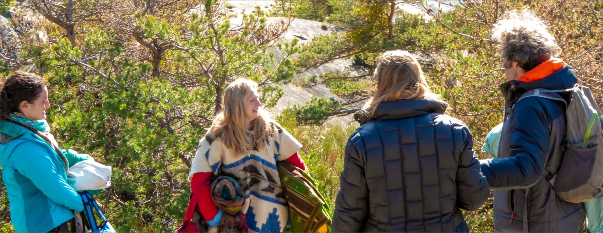 Lalitha Berton et stagiaires en forêt