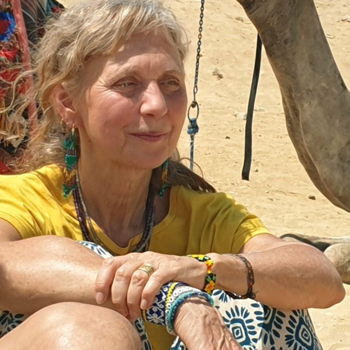 Lalitha assise dans le désert