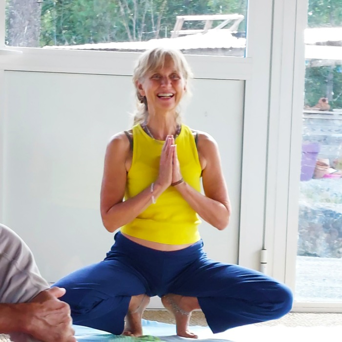 Lalitha enseigne le yoga