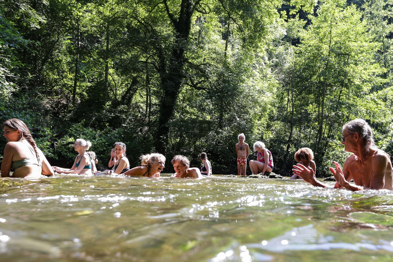 Lalitha Berton en stage dans l'eau au domaine de la Rivière