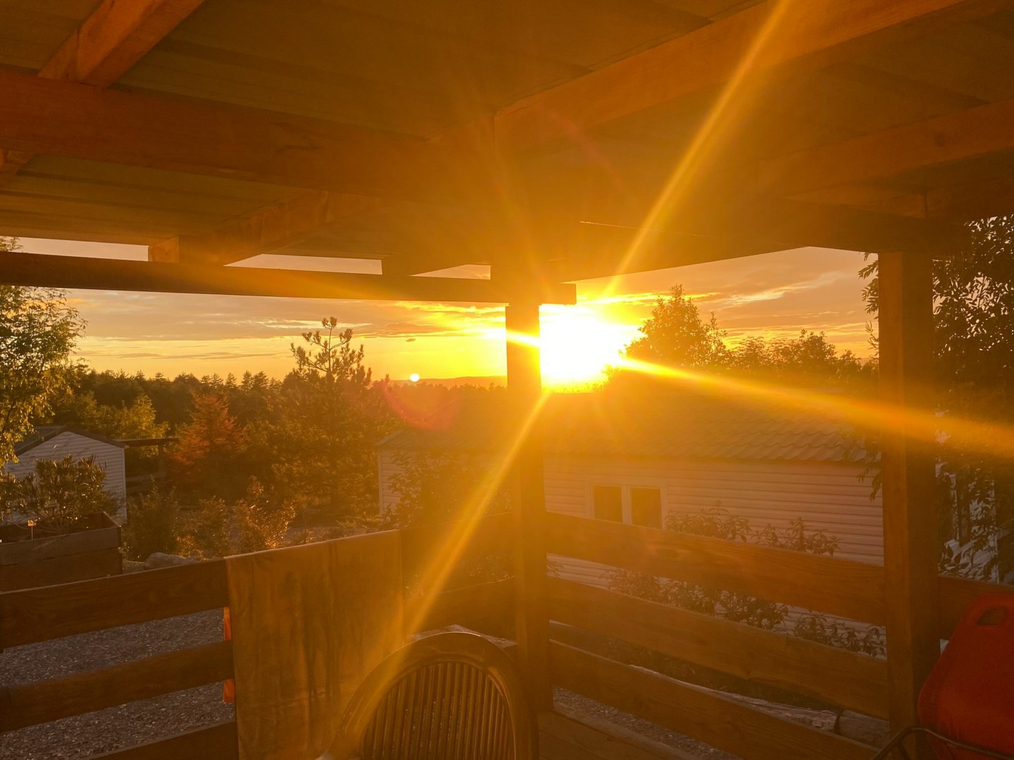 Soleil couchant aux bungalows du domaine de la Rivière